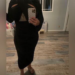 Black maxi dress with peep a boo cutout . Size extra large.